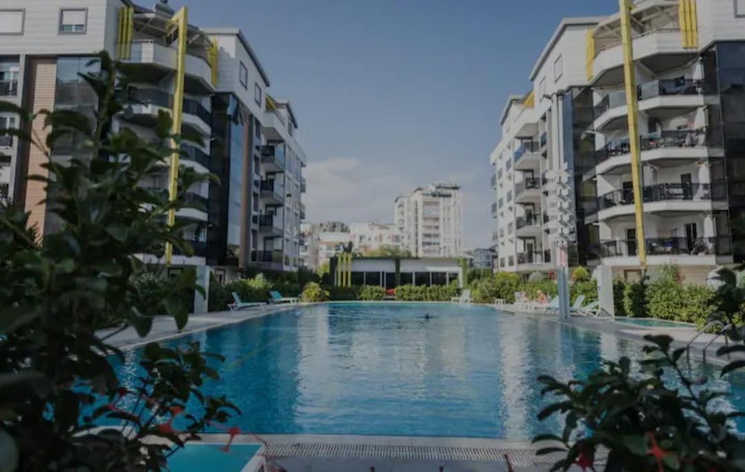 Konyaalti'nda Luks Havuzlu 1+1 Daire Antalya