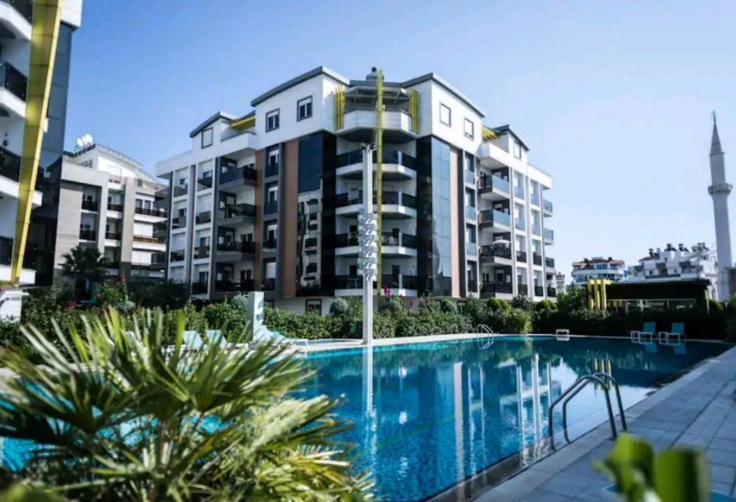 Konyaalti'nda Luks Havuzlu 1+1 * Antalya